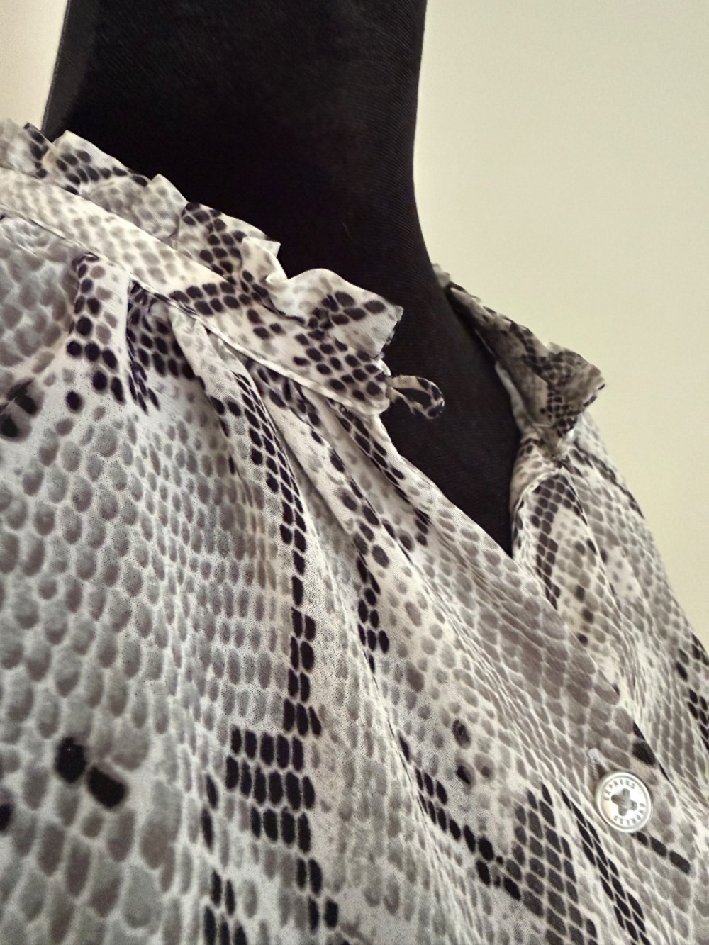 Express Python Print Blouse - Picture 3 of 7